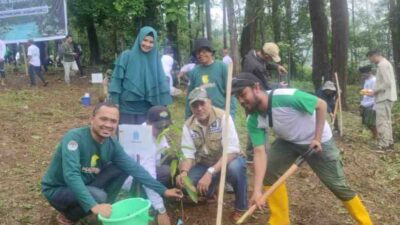 Misi Besar DLH Bone Penanaman 400 Pohon di Tondong