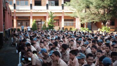 Siswa SMKN 10 Makassar Berkumpul di Lapangan, Ada Apa?