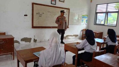 Cegah Anak Putus Sekolah, Kapolsek Pulau Sembilan Motivasi Siswa SMP Lanjut SMA Sederajat