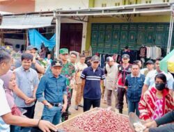 Camat Milenial Dampingi  Cek Harga Pasar, Pj Bupati Bone Sebut Kenaikan Normal