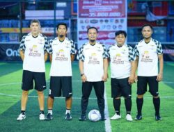 Andi Sudirman Main Sepak Bola Bersama Legenda PSM Makassar di Gowa