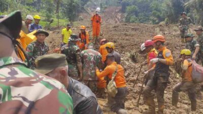 Longsor Bandung Barat: 10 Orang Hilang, Tiga Meninggal Dunia