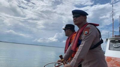 Jelang Lebaran, Tim SAR Brimob Bone dan Basarnas Patroli di Pelabuhan Bajoe