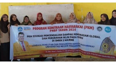 Dosen PKLH PPS UNM Latih Warga SMK Negeri 2 Majene Membuat Komposer dalam Upaya Pengendalian Dampak Pemanasan Global