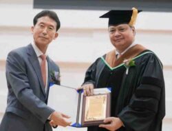 Ketum Golkar Airlangga Hartarto Dianugerahi Doktor Honoris Causa dari PT Korea, Berikut Dedikasinya