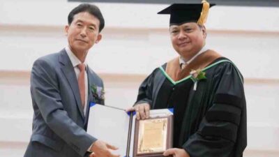 Ketum Golkar Airlangga Hartarto Dianugerahi Doktor Honoris Causa dari PT Korea, Berikut Dedikasinya