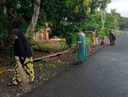 Jumat Bersih Camat Milenial Iqbal di Tanete Riattang Timur: Dapat Sehat, Silaturahmi Erat