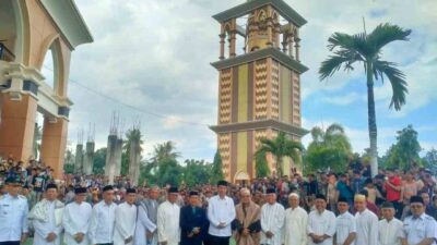 Peran Ilham Azikin hingga Protokol Kepresidenan Minta Jokowi Foto Berlatar Menara Masjid Syech Abdul Gani