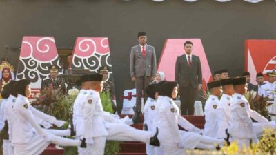 Pj Sekda Makassar Firman Hamid Pagarra Apresiasi Paskibra dan Petugas Upacara Penurunan Bendera