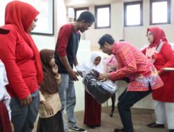 Peduli Anak Satgas Kebersihan, Pj Sekda Makassar Serahkan Bantuan Pendidikan