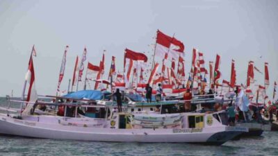 200 Kapal Ramaikan Pembentangan Bendera 79 Meter di Tangkulara Bone, Ada Brimob