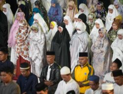 Ketua TP PKK Kota Makassar Ikuti Gerakan Sholat Subuh Berjamaah di Anjungan Pantai Losari