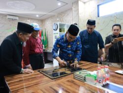 Danny Pomanto dan Pengurus Muhammadiyah Salat Ashar Berjemaah di Pusat Dakwah Muhammadiyah Makassar