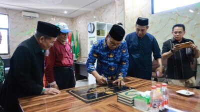 Danny Pomanto dan Pengurus Muhammadiyah Salat Ashar Berjemaah di Pusat Dakwah Muhammadiyah Makassar