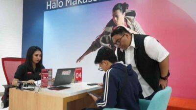 Hari Pelanggan Nasional, Telkomsel Sentuh Hati Memberikan Pelayanan