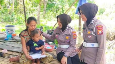 Pecah, Tangis Ibu Tiga Anak Tinggal Digubuk Dikunjungi Polantas Bone