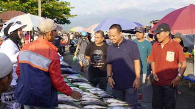 Andi Sudirman Sulaiman Blusukan di TPI Palopo, Setia Dengar Curhatan Warga