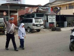 Gencar Turun, Cara Satlantas Polres Bone Edukasi Masyarakat Bahaya di Jalan Raya