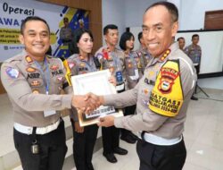 Kapolres Erwin Antar Satlantas Polres Bone Raih Penghargaan Dari Dirlantas Polda Sulsel