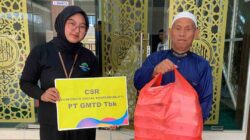 Program CSR, PT GMTD Bagikan Paket Cinta di Masjid