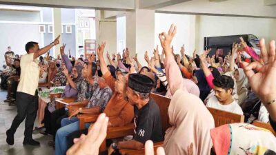 Warga Kelurahan Biru Kepung Rumah Calon Bupati Bone Andi Asman Sulaiman, Ada Apa?