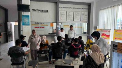 Misi Ganda Yanmin Sat Intelkam Polres Bone: Edukasi Formulir SKCK Online dan Cooling System Pilkada