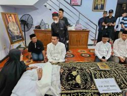 Pj Gubernur Sulsel Dampingi Mentan Andi Amran Melayat ke Rumah Duka Tokoh Pers Nasional Alwi Hamu