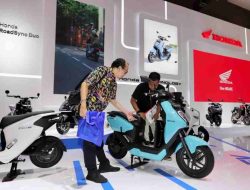 Melihat Kecanggihan Honda PCX 160 RoadSync dan Motor Listrik Futuristik Mejeng di IIMS 2025