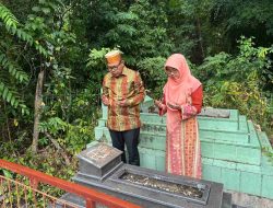 Pulang dari Jakarta, Wabup Andi Akmal Tancap Gas Ziarah ke Makam Orang Tua dan Mantan Bupati Bone