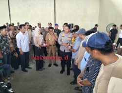 Kapolres AKBP Erwin Syah Kawal Penyaluran Bantuan Alsintan di Bone