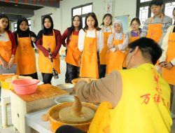 Mahasiswa Pertukaran Unibos di China Kunjugj Kerami mk Jingdezhen