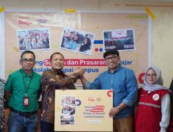 Telkomsel Salurkan Bantuan Pendidikan untuk Mahasiswa Unhas dan UNM