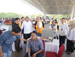 Bersama Lions Club, Wali Kota Munafri Bagikan Kacamata ke Siswa SD dan SMP di Makassar