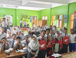 Tekan Angka Kecelakaan, Asmo Sulsel Edukasi Cara Aman Berkendara di SMAN 1 Gowa