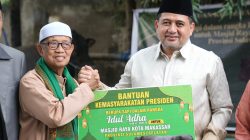 Presiden Prabowo Serahkan Sapi Kurban 1 Ton untuk Warga Makassar