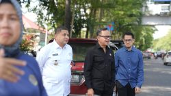 Munafri Bersama Wamendagri Bima Arya Naik Pete-Pete Sidak Damkarmat, dan Naik Becak Pantau Layanan Publik