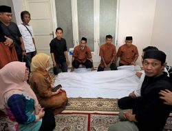 Aliyah dan Ilham Arief Hadir di Tengah Suasana Haru Rumah Duka Gafni Gaffar