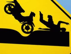 Jalan Lappara’na Dusun Batu Balu Desa Pattongko Penuh Kubangan Menganga