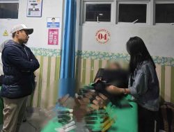 Mahasiswi Tellulimpoe Kecelakaan Mudik Lebaran, Anggota DPRD Bone Farel Jenguk Dini Hari