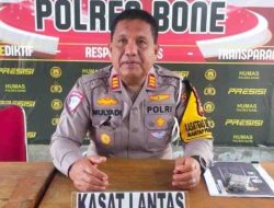 Kasat Lantas Polres Bone Warning Pengendara di Malam Takbiran