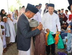 Bupati Andi Asman Beri Hadiah Sepeda Anak Yatim Peserta Sunatan Massal di Bengo Bone