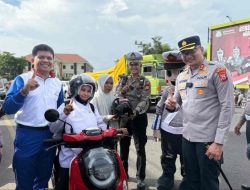 Jaga Generasi Penerus Bangsa, Asmo Sulsel Dukung Polres Gowa Bagikan Helmet Honda Gratis ke Pengendara