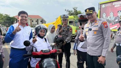 Jaga Generasi Penerus Bangsa, Asmo Sulsel Dukung Polres Gowa Bagikan Helmet Honda Gratis ke Pengendara