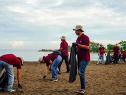 Aksi Bersih Pantai Akkarena, GMTD Kumpulkan 120 Kg Sampah