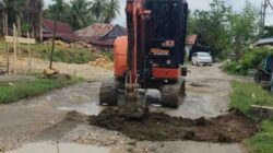 Warga Patungan Perbaiki Jalan Rusak di Jantung Cenrana: Harap Keadilan Pemda Bone