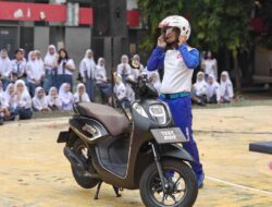 Asmo Sulsel Ingatkan Siswa SMKN 4 Makassar Pentingnya Keselamatan Berkendara