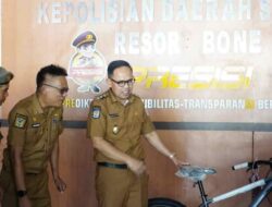 Bupati Andi Asman Beri Hadiah Sepeda Polisi Gagalkan Penculikan Anak di Bone