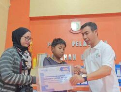 Astra Grup Makassar Berikan Beasiswa Lestari untuk Anak SD dan SMP di Kampung Berseri Astra