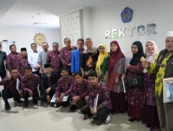 Unismuh Makassar Serahkan SK Purnabakti, 18 Dosen dan Pegawai Resmi Pensiun