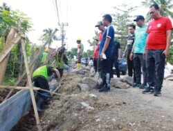 Jalan Pagi Ala Bupati Andi Asman Sambil Cek Langsung Proyek Perbaikan Jalan di Bone